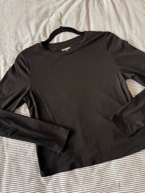 Old Navy Black Long Sleeve Crew Tee